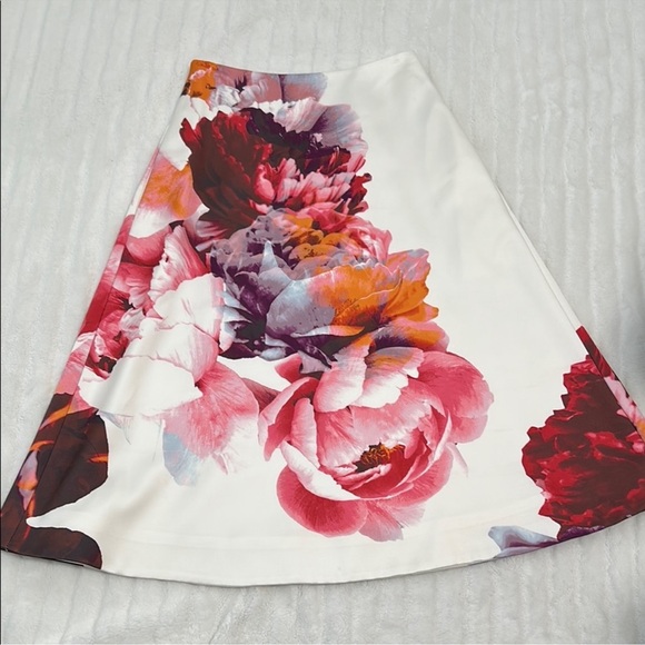 KEEPSAKE the Label White and Red Floral A-Line Skirt - Picture 6 of 7